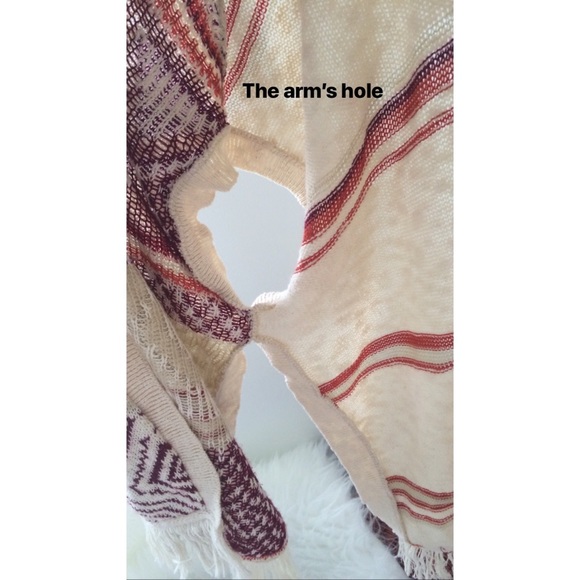 Boho fringed knitted poncho - Picture 5 of 6